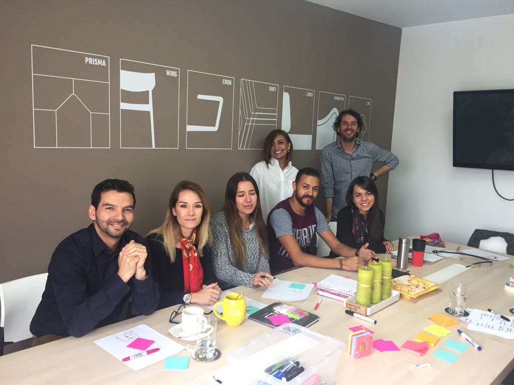 Tata Orozco con su equipo